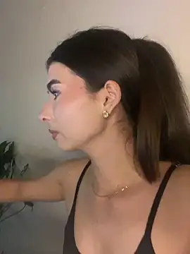 Coralinee 01 online show from March 12, 12:17 am