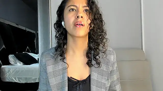 Snapshot of Amareto_ chatting on June 27, 3:33 am Amareto online show from June 27, 3:33 am