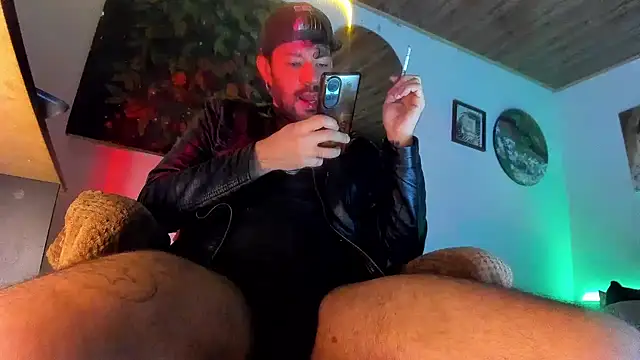 Snapshot of LatinMilk_ chatting on August 5, 1:30 am LatinMilk online show from August 5, 1:30 am