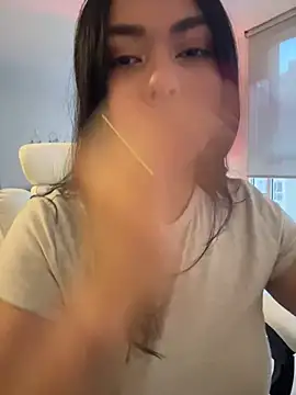 PetitLumiere online show from December 31, 10:45 pm