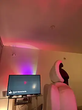 PetitLumiere online show from January 28, 1:29 am