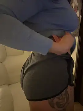 PetitLumiere online show from February 17, 1:47 am