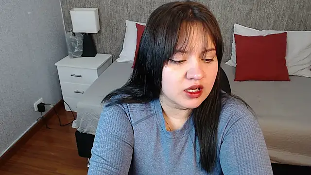 Snapshot of dannarossy_ chatting on December 9, 4:12 am dannarossy online show from December 9, 4:12 am