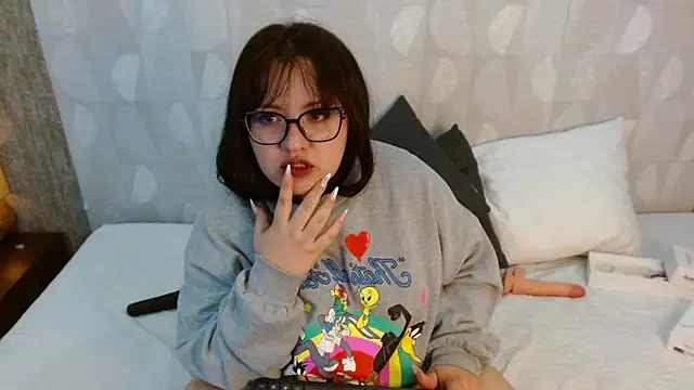 Snapshot of dannarossy_ chatting on December 17, 8:12 am dannarossy online show from December 17, 8:12 am