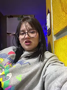 Snapshot of dannarossy_ chatting on December 19, 7:29 am dannarossy online show from December 19, 7:29 am