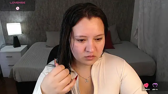 Snapshot of dannarossy_ chatting on January 19, 7:04 am dannarossy online show from January 19, 7:04 am