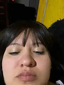Snapshot of dannarossy_ chatting on January 22, 8:29 am dannarossy online show from January 22, 8:29 am