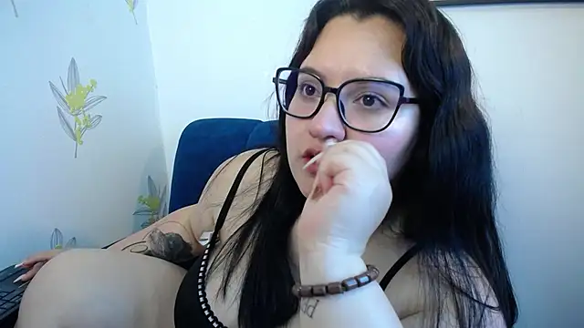 Snapshot of dannarossy_ chatting on February 20, 3:52 pm dannarossy online show from February 20, 3:52 pm