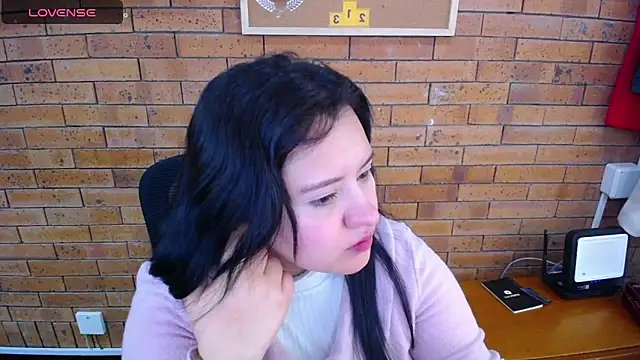 Snapshot of dannarossy_ chatting on February 22, 1:24 pm dannarossy online show from February 22, 1:24 pm