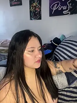 Snapshot of dannarossy_ chatting on October 15, 2:28 pm dannarossy online show from October 15, 2:28 pm