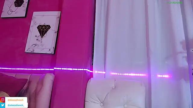 Snapshot of AleezaFrench chatting on December 2, 2:08 pm AleezaFrench online show from December 2, 2:08 pm