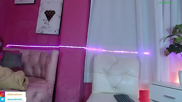 Snapshot of AleezaFrench chatting on December 5, 3:06 pm AleezaFrench online show from December 5, 3:06 pm