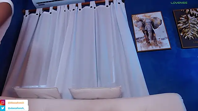 Snapshot of AleezaFrench chatting on December 9, 1:24 pm AleezaFrench online show from December 9, 1:24 pm