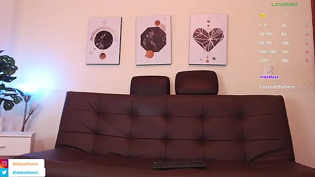 Snapshot of AleezaFrench chatting on December 17, 1:49 pm AleezaFrench online show from December 17, 1:49 pm