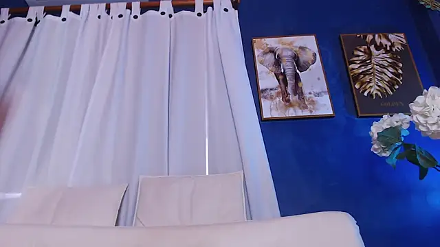 Snapshot of AleezaFrench chatting on December 20, 1:43 pm AleezaFrench online show from December 20, 1:43 pm