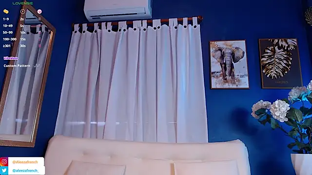 Snapshot of AleezaFrench chatting on February 5, 1:44 pm AleezaFrench online show from February 5, 1:44 pm