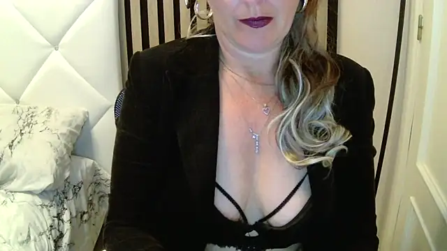 xxNoeliaxx online show from February 9, 7:56 am