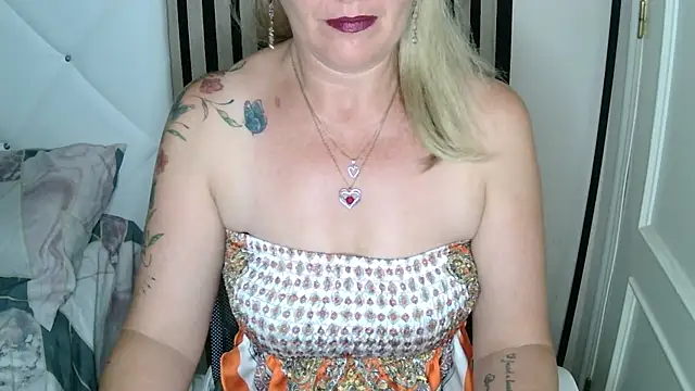 xxNoeliaxx online show from July 30, 7:29 am