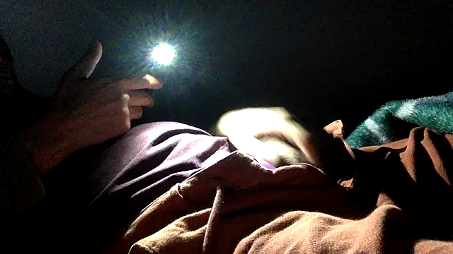 Snapshot of molozeb chatting on September 24, 12:25 am molozeb online show from September 24, 12:25 am