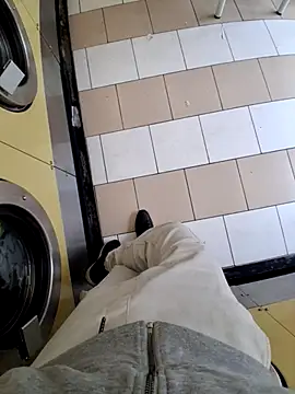 Snapshot of molozeb chatting on November 9, 11:52 am molozeb online show from November 9, 11:52 am