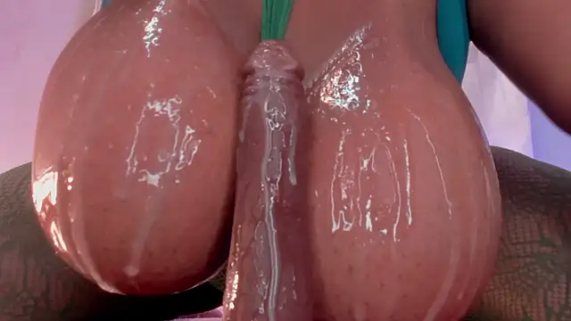 Snapshot of Sexyshantal_ chatting on January 24, 1:45 am Sexyshantal online show from January 24, 1:45 am