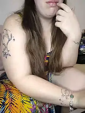 FrancaiseLynne online show from February 4, 7:00 pm