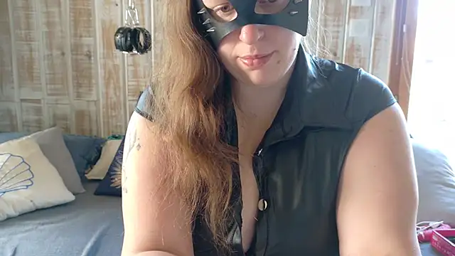 FrancaiseLynne online show from May 1, 8:19 am