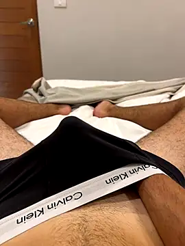 h0rnyguy001 online show from January 8, 7:21 am