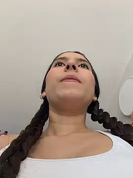 Snapshot of LittleDoll___ chatting on May 12, 12:46 pm LittleDoll online show from May 12, 12:46 pm