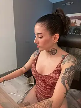 LiliJones  online show from December 14, 1:49 pm