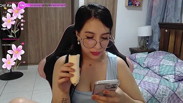 Snapshot of camilita08 chatting on June 25, 9:19 pm camilita08 online show from June 25, 9:19 pm