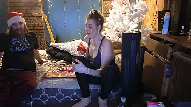 Snapshot of PropertyAndBiker chatting on December 9, 10:41 pm PropertyAndBiker online show from December 9, 10:41 pm