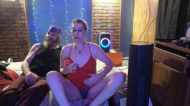 Snapshot of PropertyAndBiker chatting on January 12, 12:18 am PropertyAndBiker online show from January 12, 12:18 am