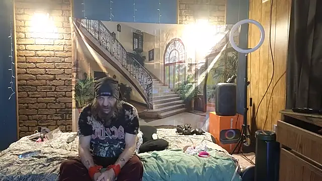 Snapshot of PropertyAndBiker chatting on January 31, 3:20 am PropertyAndBiker online show from January 31, 3:20 am