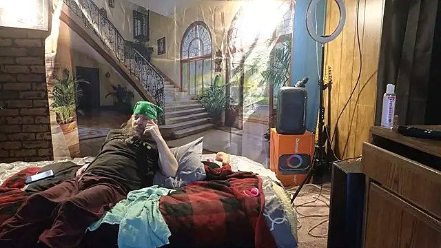 Snapshot of PropertyAndBiker chatting on February 23, 8:33 pm PropertyAndBiker online show from February 23, 8:33 pm