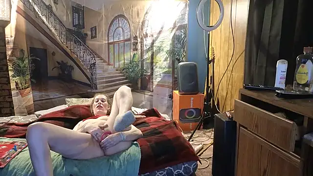 Snapshot of PropertyAndBiker chatting on March 10, 8:45 pm PropertyAndBiker online show from March 10, 8:45 pm