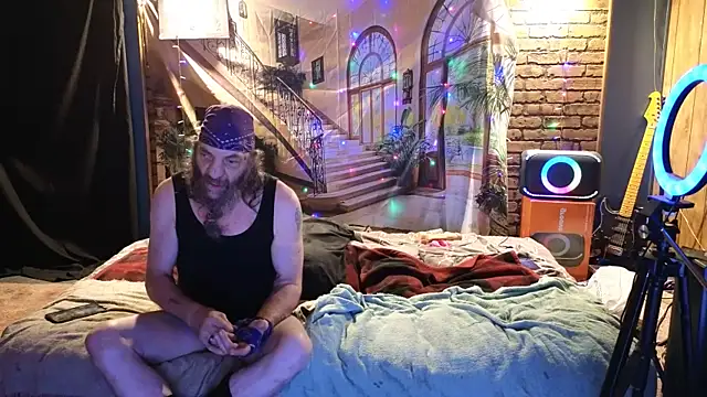 Snapshot of PropertyAndBiker chatting on September 13, 9:58 pm PropertyAndBiker online show from September 13, 9:58 pm