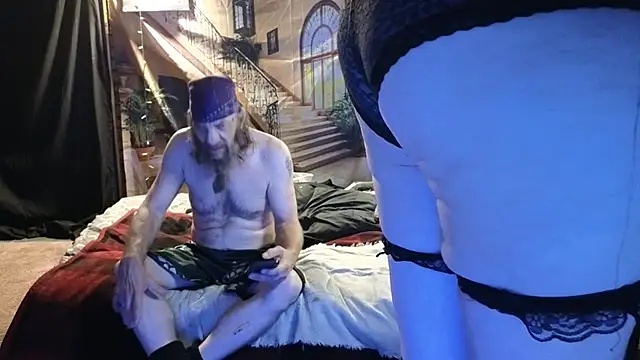 Snapshot of PropertyAndBiker chatting on October 5, 12:09 am PropertyAndBiker online show from October 5, 12:09 am