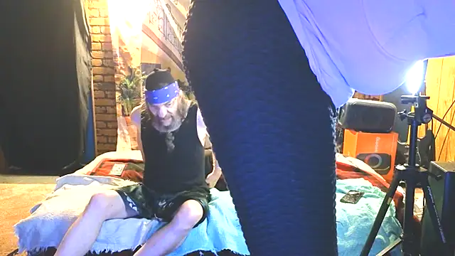 Snapshot of PropertyAndBiker chatting on November 4, 11:15 pm PropertyAndBiker online show from November 4, 11:15 pm