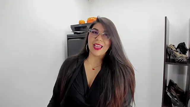 Snapshot of Luna_Dumont chatting on November 10, 11:20 am Luna Dumont online show from November 10, 11:20 am