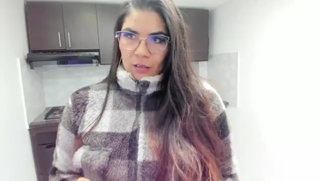 Snapshot of Luna_Dumont chatting on December 16, 11:15 am Luna Dumont online show from December 16, 11:15 am