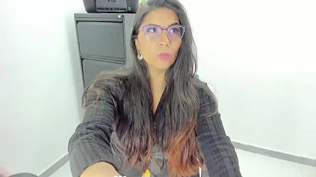 Snapshot of Luna_Dumont chatting on May 11, 1:39 pm Luna Dumont online show from May 11, 1:39 pm