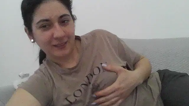 Snapshot of davenmichelle00 chatting on April 5, 5:15 am davenmichelle00 online show from April 5, 5:15 am