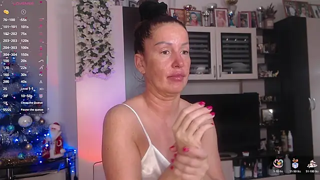 Snapshot of SheilaRyan chatting on December 14, 6:19 am SheilaRyan online show from December 14, 6:19 am