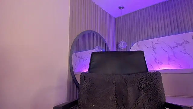 Snapshot of Dollar-girl chatting on May 28, 1:58 am Dollar-girl online show from May 28, 1:58 am