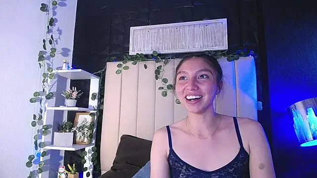 kendall saenz online show from December 19, 7:29 pm