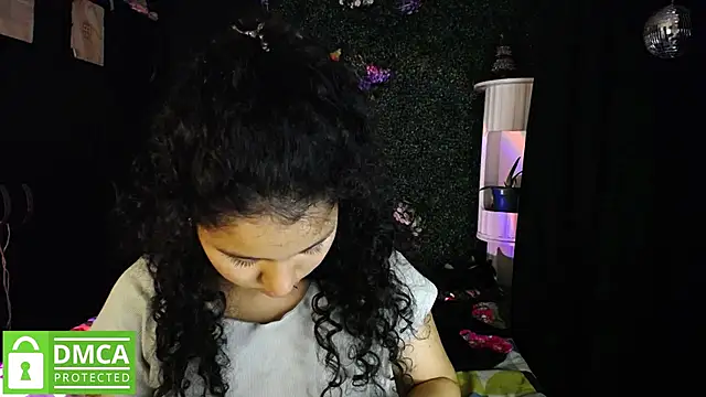 Snapshot of Mr_MrsCurie chatting on March 13, 11:33 pm Mr MrsCurie online show from March 13, 11:33 pm