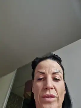 Snapshot of EmilyDiazofficial chatting on January 18, 1:37 pm EmilyDiazofficial online show from January 18, 1:37 pm