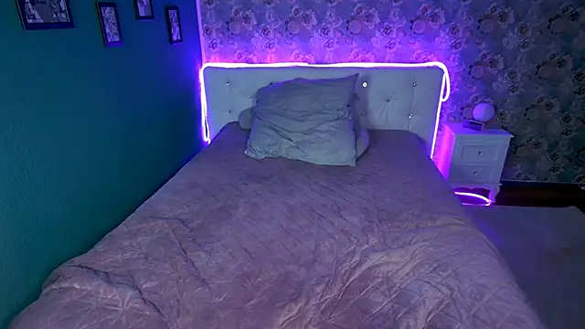 Snapshot of EmilyDiazofficial chatting on February 5, 4:00 pm EmilyDiazofficial online show from February 5, 4:00 pm