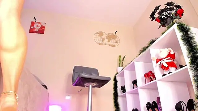 Itzeldreams online show from December 26, 1:10 pm